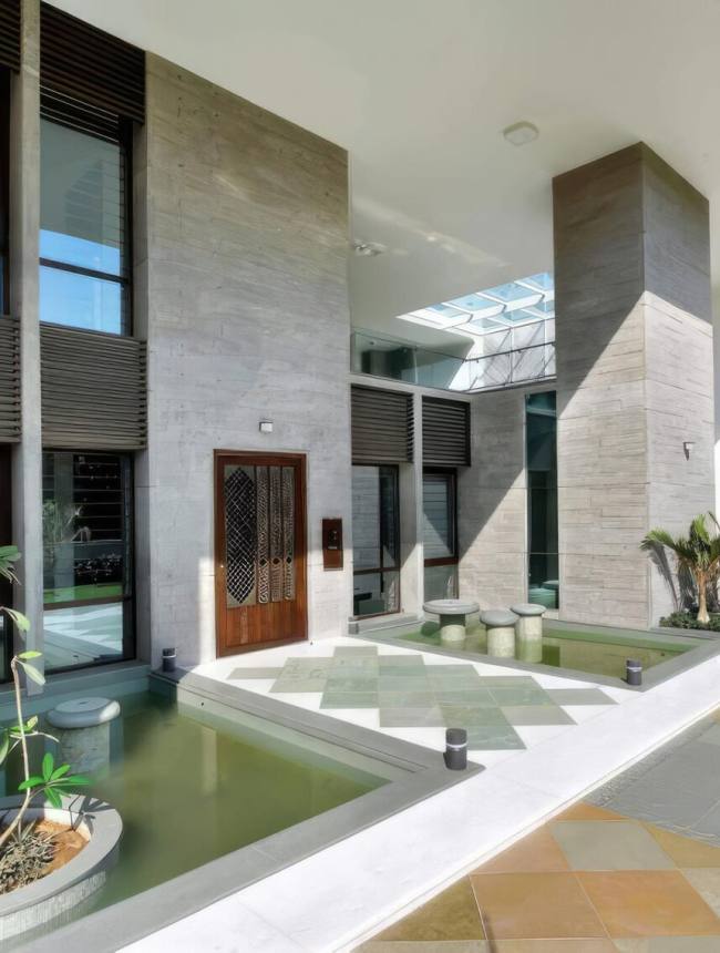 imagen5 1 1 fachada principal de una casa de lujo contemporanea con amplios ventanales