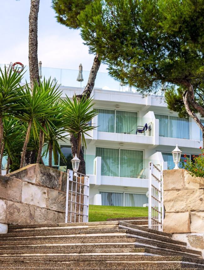 imagen5 1 3 Vista frontal de una villa de lujo ubicada en la Costa Blanca