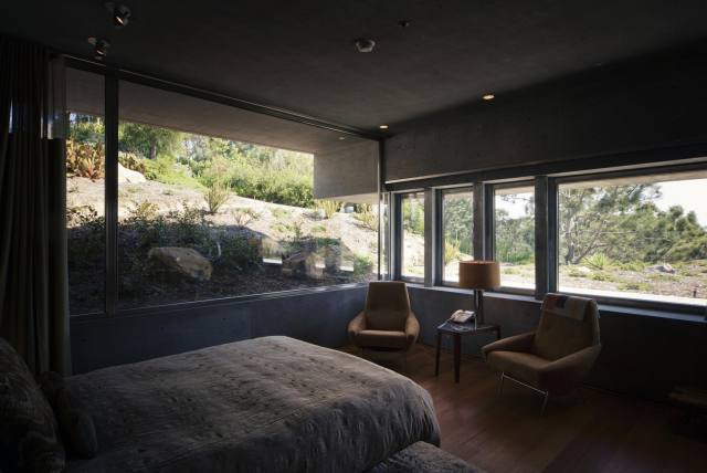 imagen8 1 3 Dormitorio espacioso con detalles de lujo y ventanas grandes